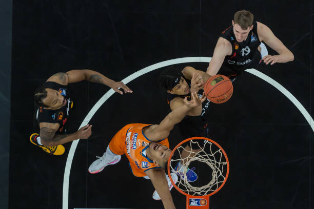 更让他在赛 更让他在赛